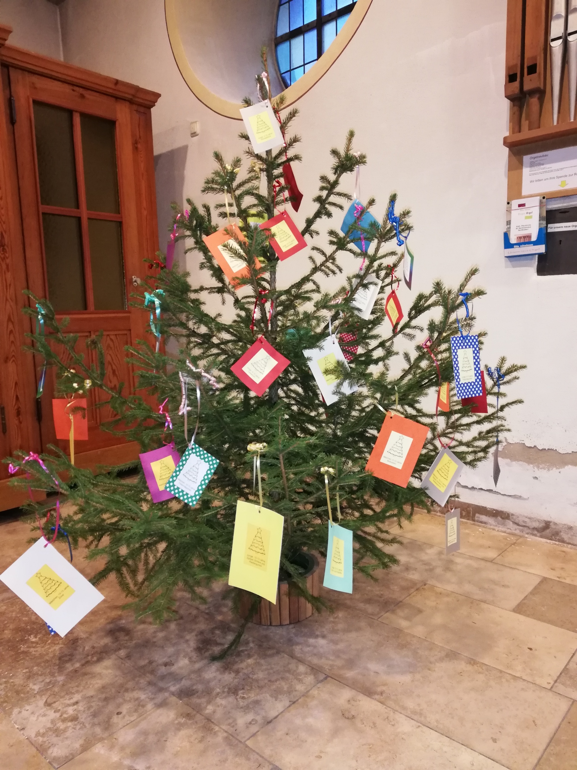 Geschenkebaum-Aktion