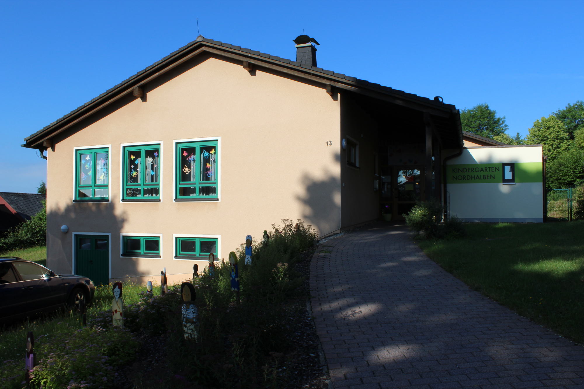 Blick auf das Gebäude des Kindergartens Neuhalben