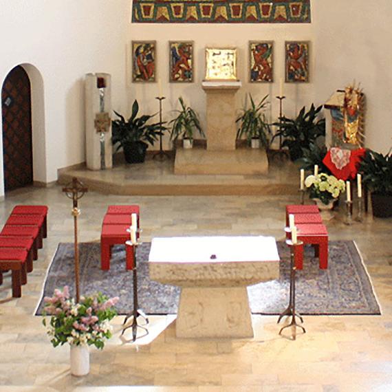 Slider - Blick in den Altarraum von der Empore aus - Homepage der Pfarrei Nordhalben