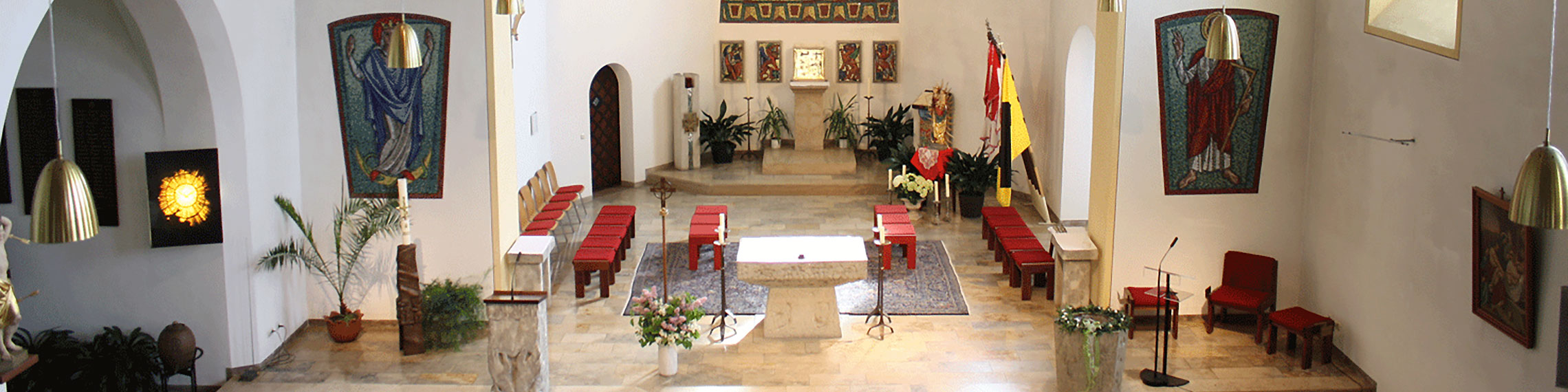 Slider - Blick in den Altarraum von der Empore aus - Homepage der Pfarrei Nordhalben