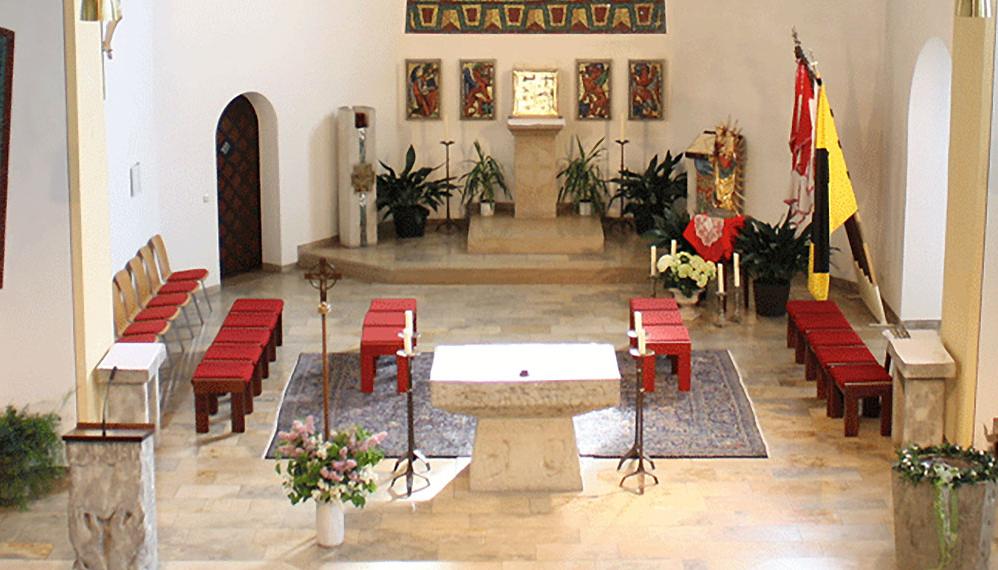 Slider - Blick in den Altarraum von der Empore aus - Homepage der Pfarrei Nordhalben