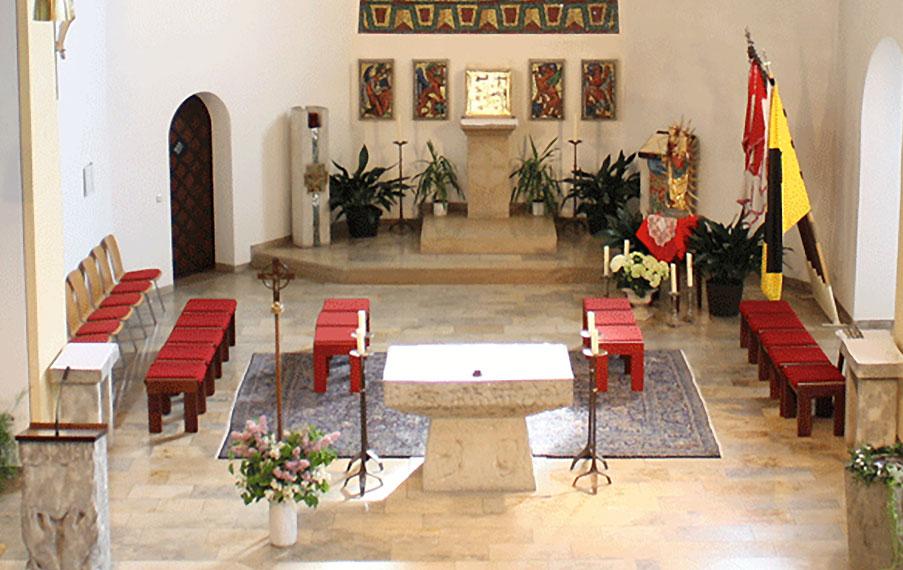 Slider - Blick in den Altarraum von der Empore aus - Homepage der Pfarrei Nordhalben